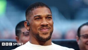 Read more about the article Anthony Joshua signs to fight Tyson Fury after comeback fight against Kristian Prenga in July