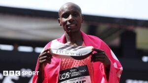 Read more about the article Lighter than a bar of soap: The shoes Sawe wore to shatter marathon record