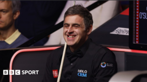 Read more about the article Ronnie O’Sullivan’s ‘rolling the dice’ cue gamble pays off at World Snooker Championship