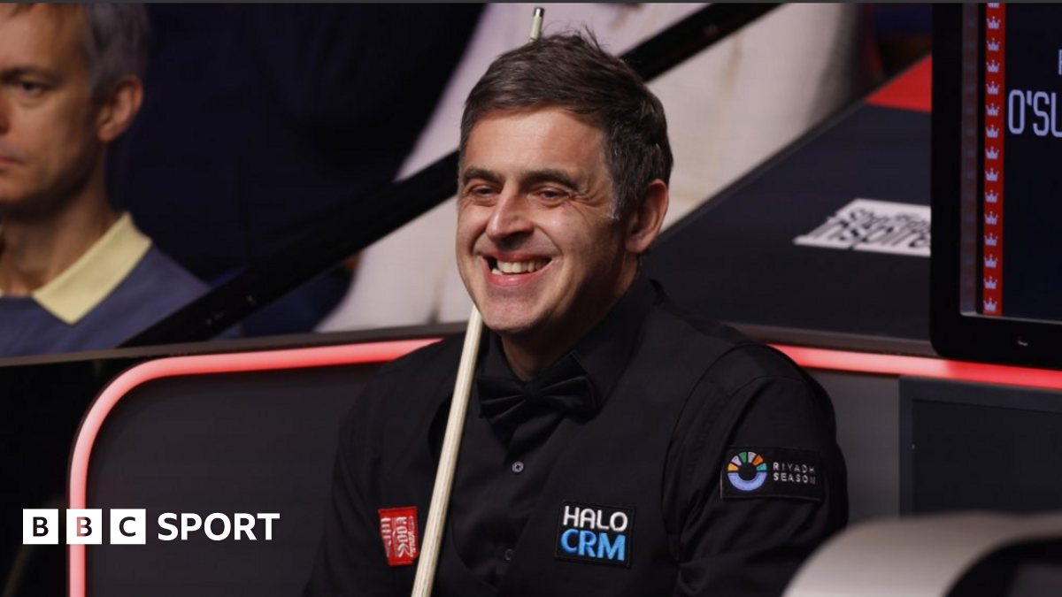 Read more about the article Ronnie O’Sullivan’s ‘rolling the dice’ cue gamble pays off at World Snooker Championship