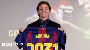 Read more about the article Anthony Gordon: Barcelona unveil England forward after £69m-plus move from Newcastle