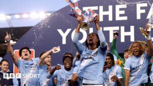Read more about the article FA Youth Cup final: Man City U18 2-1 Man Utd: Heskey scores winner