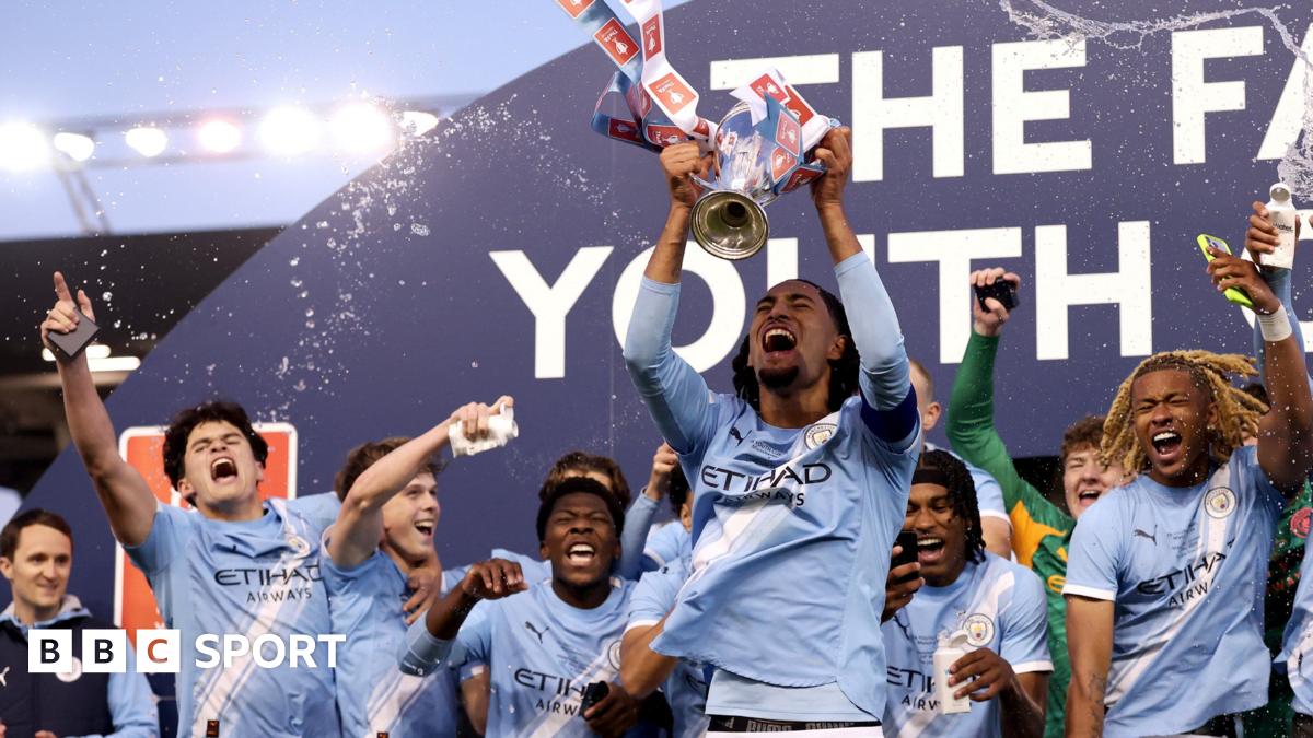 Read more about the article FA Youth Cup final: Man City U18 2-1 Man Utd: Heskey scores winner