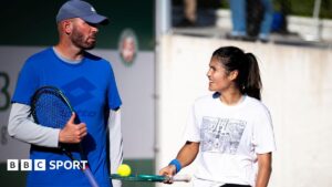Read more about the article French Open 2026: Emma Raducanu on trust in rehired coach Andrew Richardson