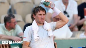 Read more about the article French Open 2026 results: Casper Ruud overcomes struggles with Paris heat to reach second round