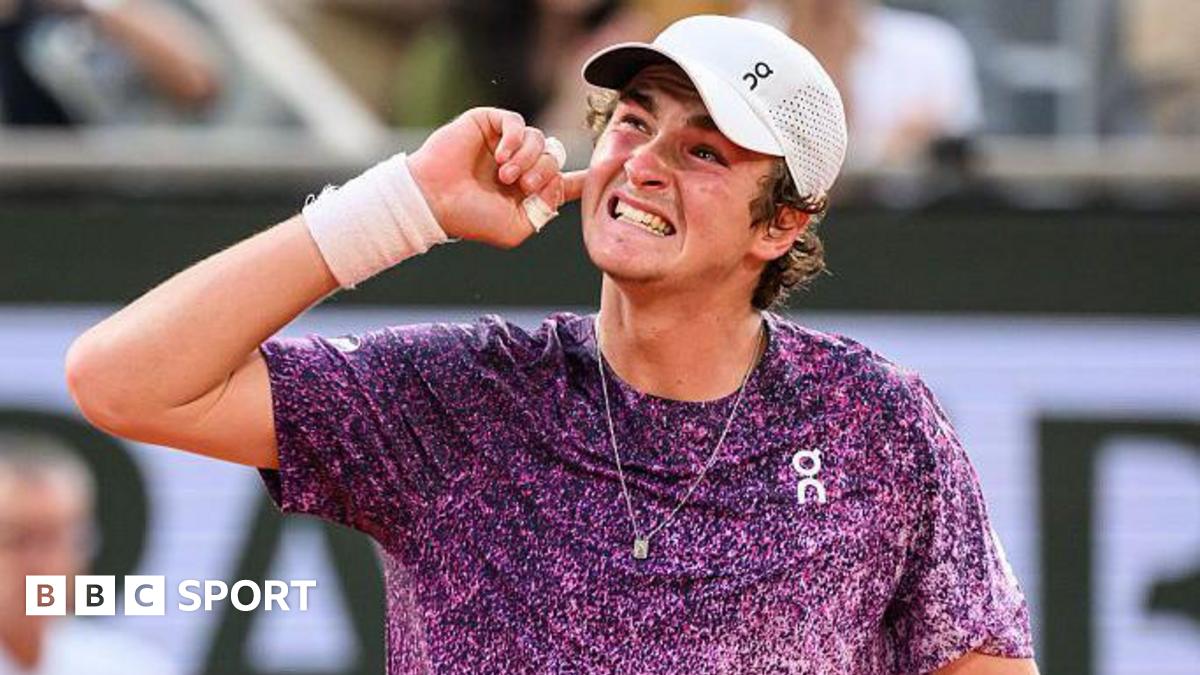 Read more about the article Joao Fonseca: Why French Open win over Novak Djokovic marks arrival of 19-year-old