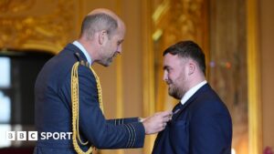 Read more about the article Luke Littler offers Prince William tickets for darts World Championships