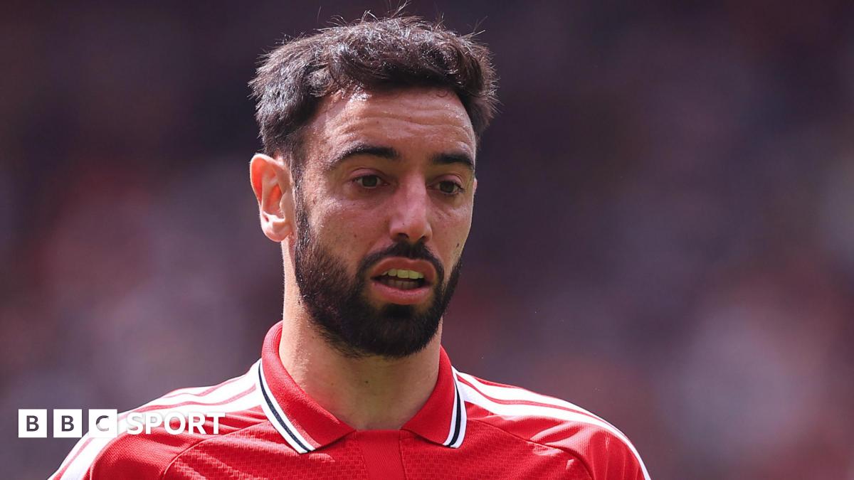 Read more about the article Man Utd captain Bruno Fernandes says Roy Keane told ‘lie’ about pursuit of Premier League assists record
