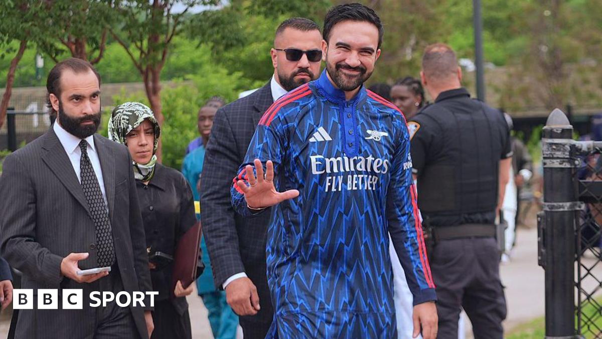 Read more about the article New York mayor Zohran Mamdani wears Arsenal kurta during Eid prayers