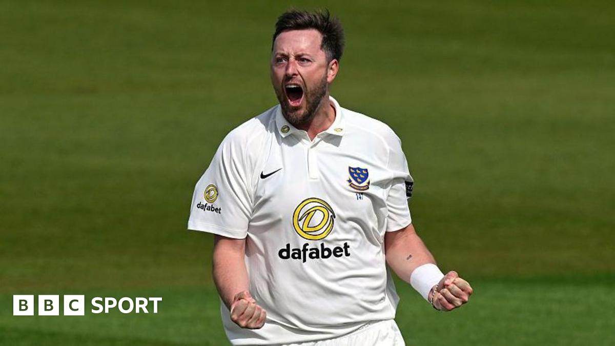 Read more about the article Ollie Robinson: England bowler in contact with Brendon McCullum and Rob Key as he eyes Test recall