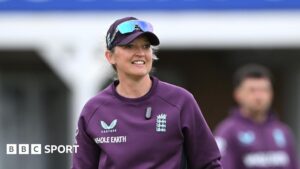 Read more about the article Sarah Taylor: Former wicketkeeper named England fielding coach in landmark appointment