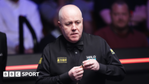 Read more about the article World Snooker Championship 2026: John Higgins gains slender semi-final lead over Shaun Murphy