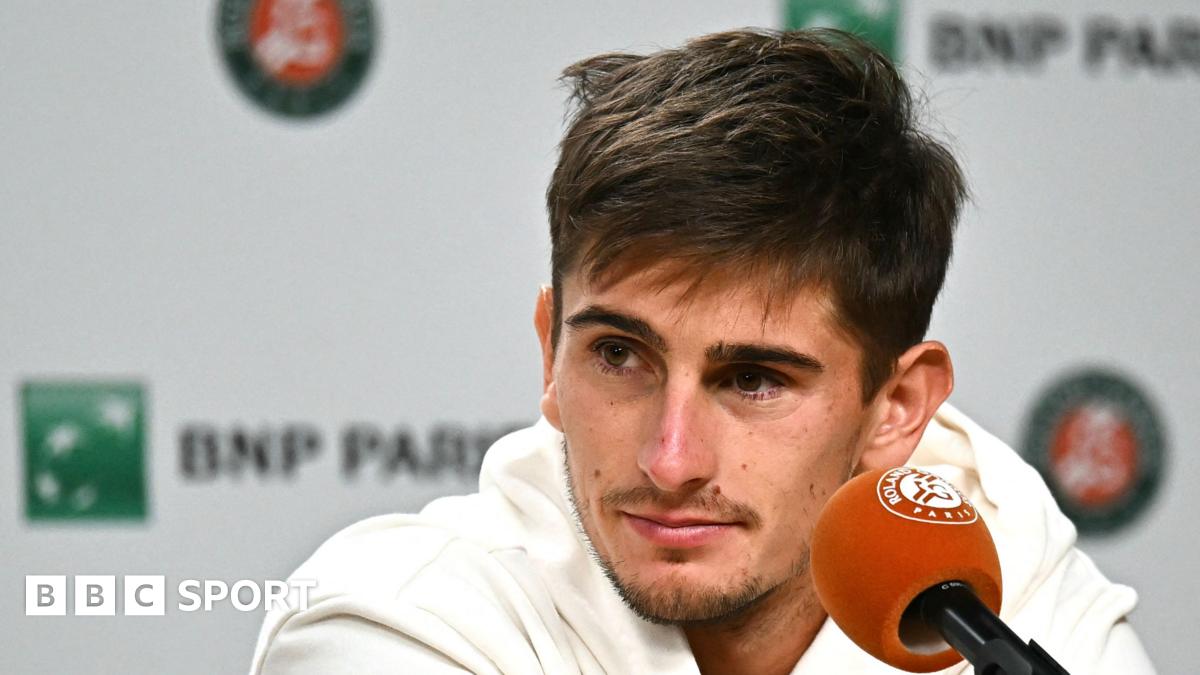 Read more about the article French Open 2026 results: Matteo Arnaldi withdraws before semi-final against Flavio Cobolli with virus