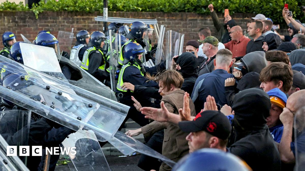 Read more about the article Police say 11 officers hurt at Nowak murder protest as minister says anti-racism guidance should change